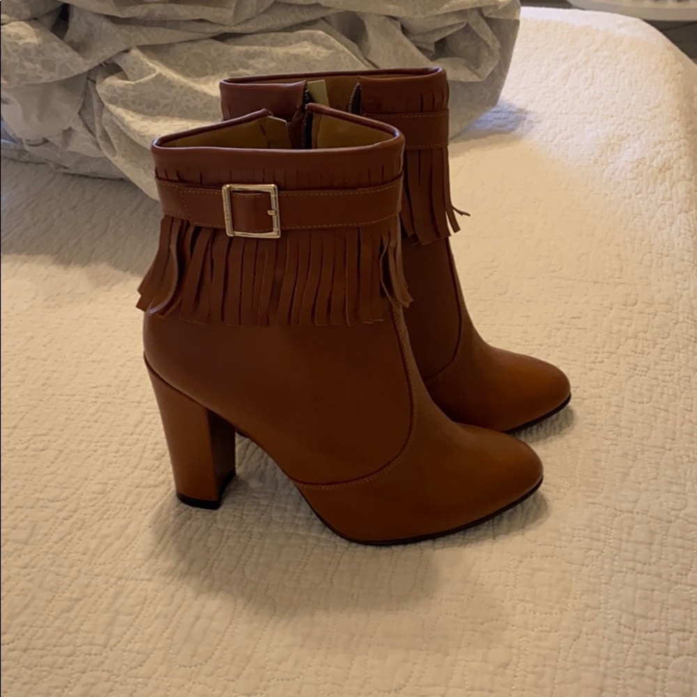 Brown/tan ankle boots